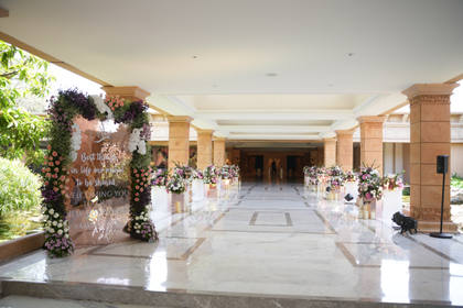 Signage and Gate / Entrance — Arrival / Lobby decor — St. Regis